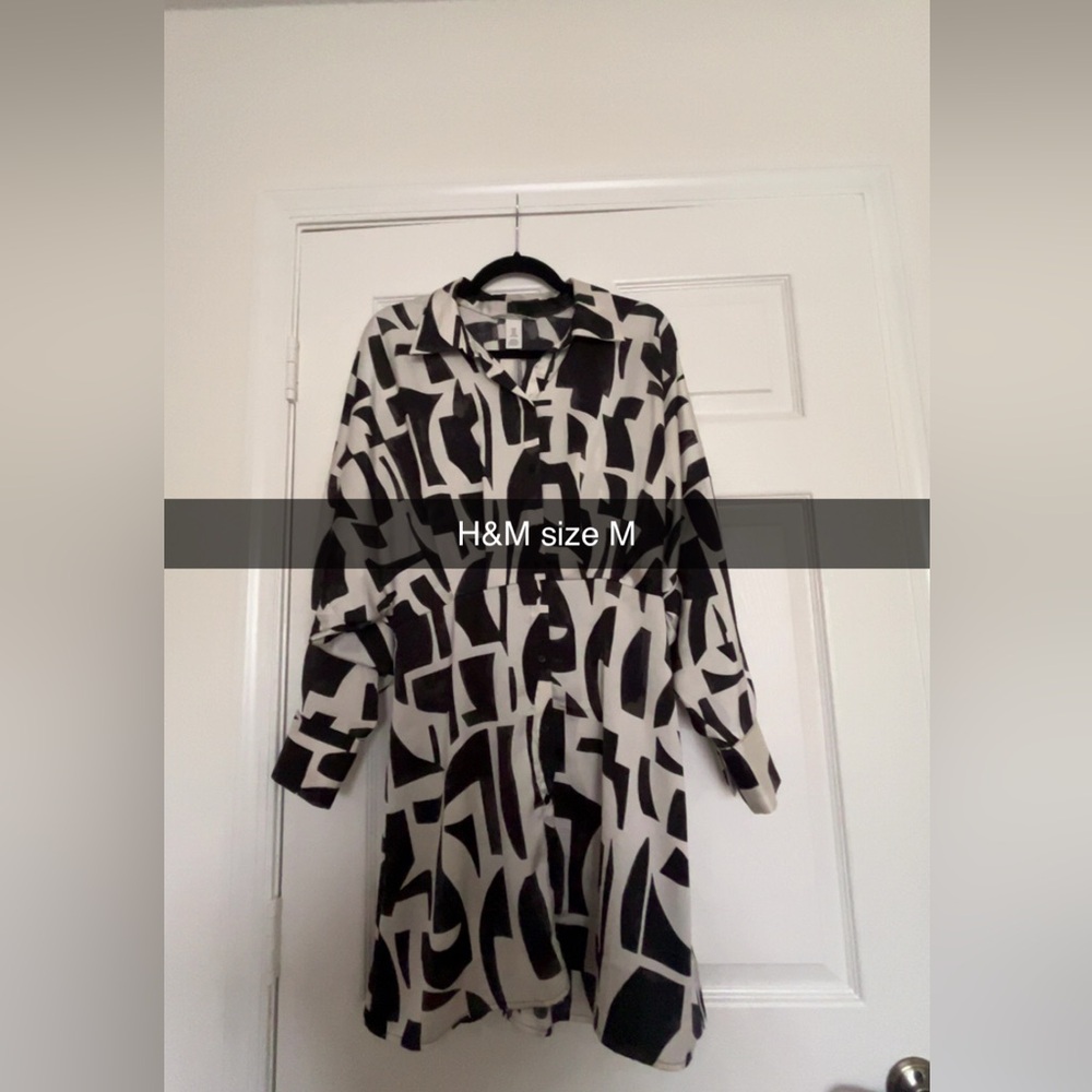H&M Monochrome Abstract Long Sleeve Dress
